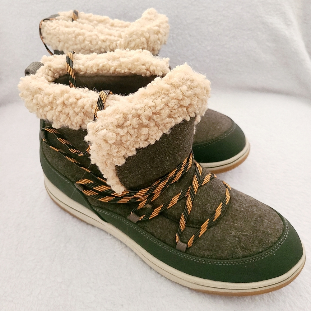 Clarks Breeze Glacier Lace-Up Faux-Shearling Booties Green 10W 8.5M